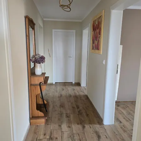 Helle Gemuetliche Gaestewohnung Im Haus Wartburg Apartment Riesa
